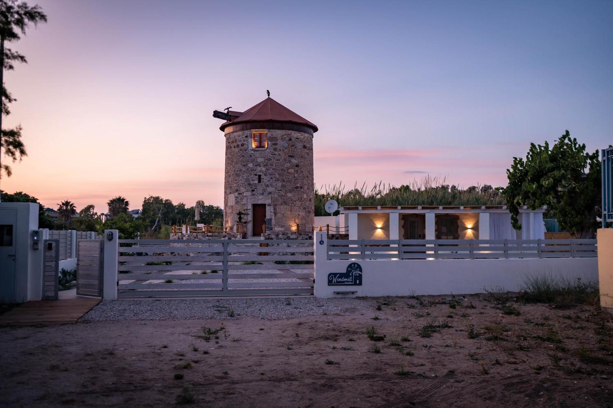Traditional Windmill Holiday home
